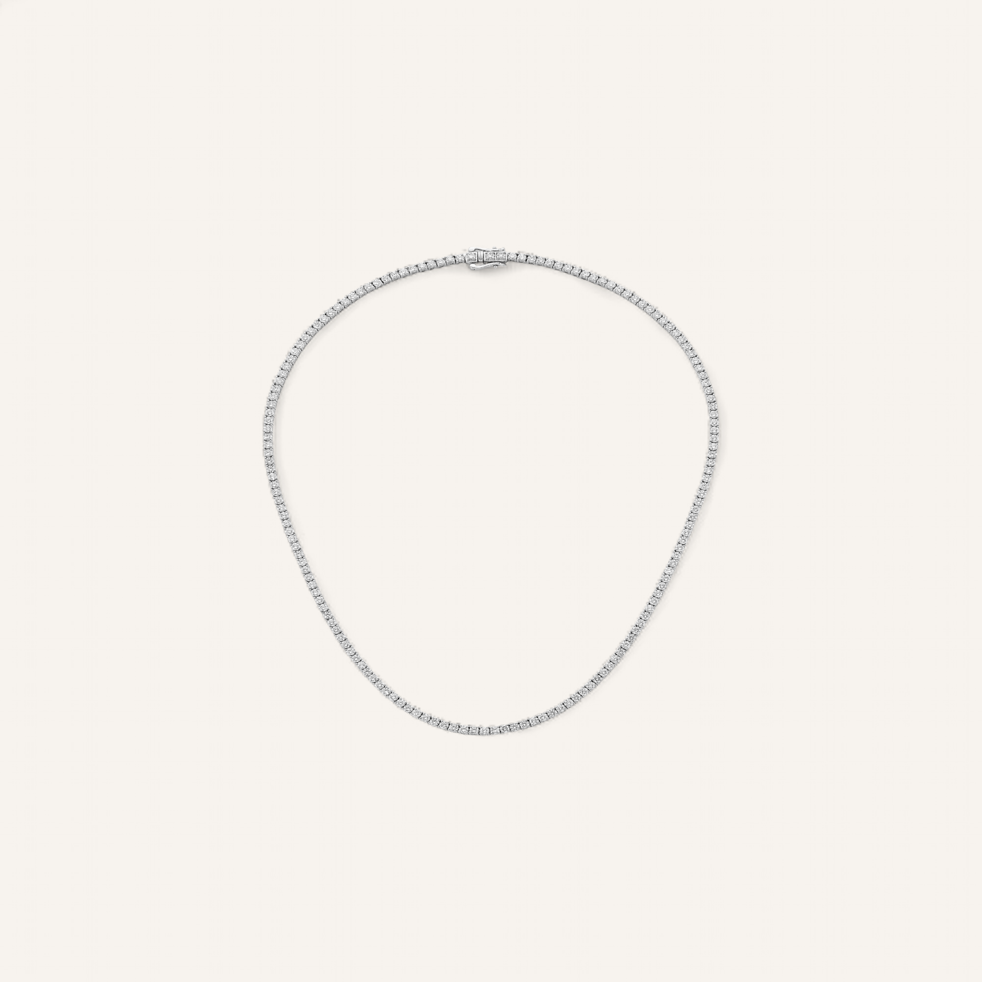 BISOUS TENNISHALSKÆDE I 14K HVIDGULD MED DIAMANTER (6.0 CT), 45 CM