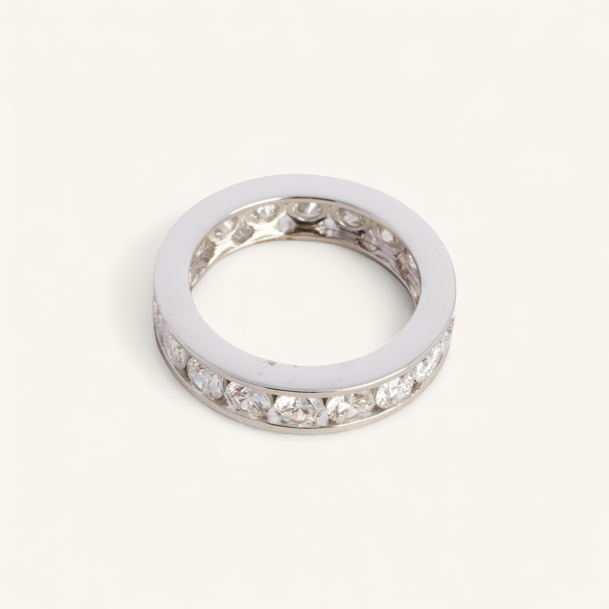 ETERNITY RING I 14K HVIDGULD MED DIAMANTER (2.92 CT), STR. 52