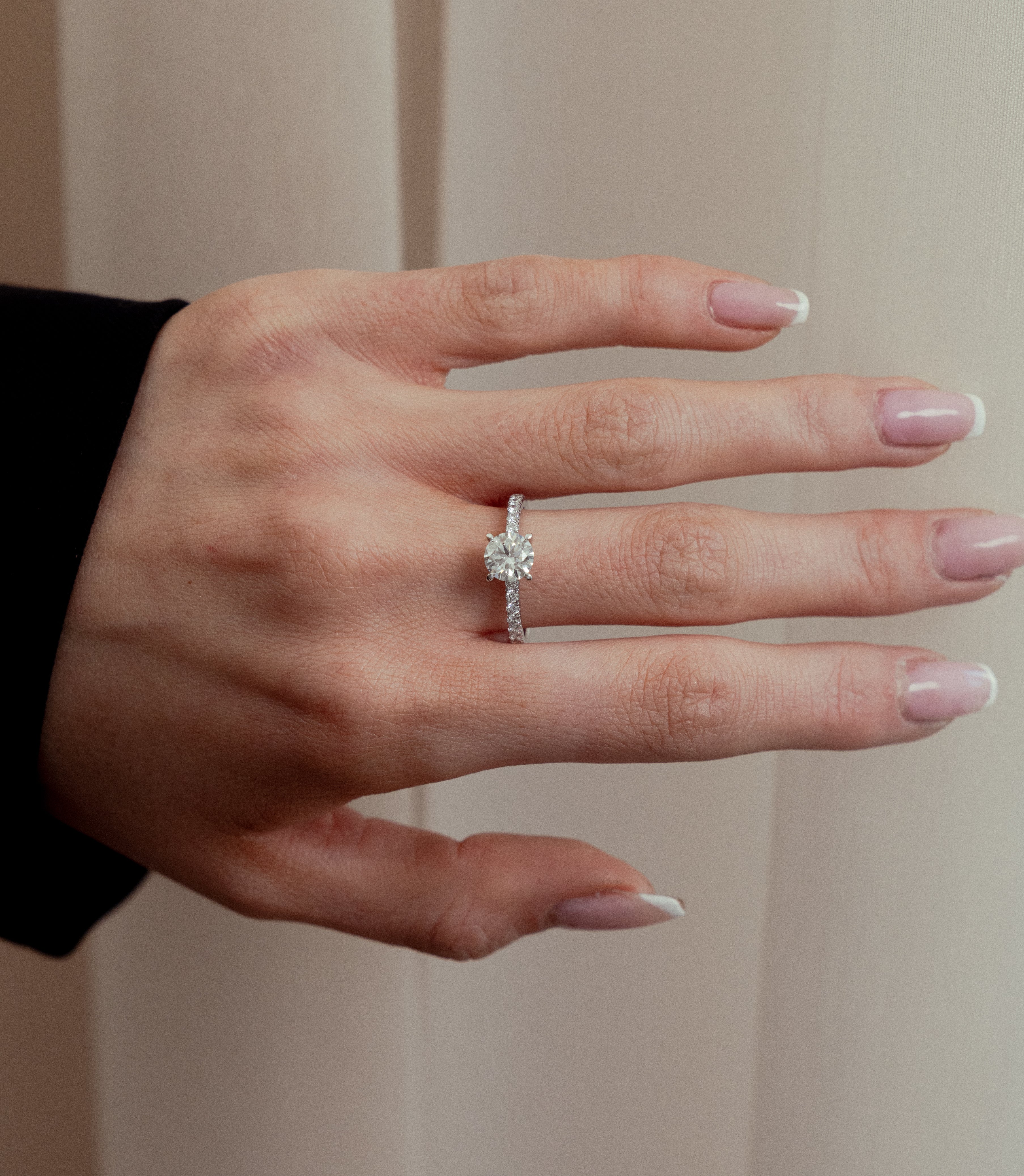 RUND PAVÉRING I 14K HVIDGULD MED DIAMANTER (1.6 CT), STR. 54