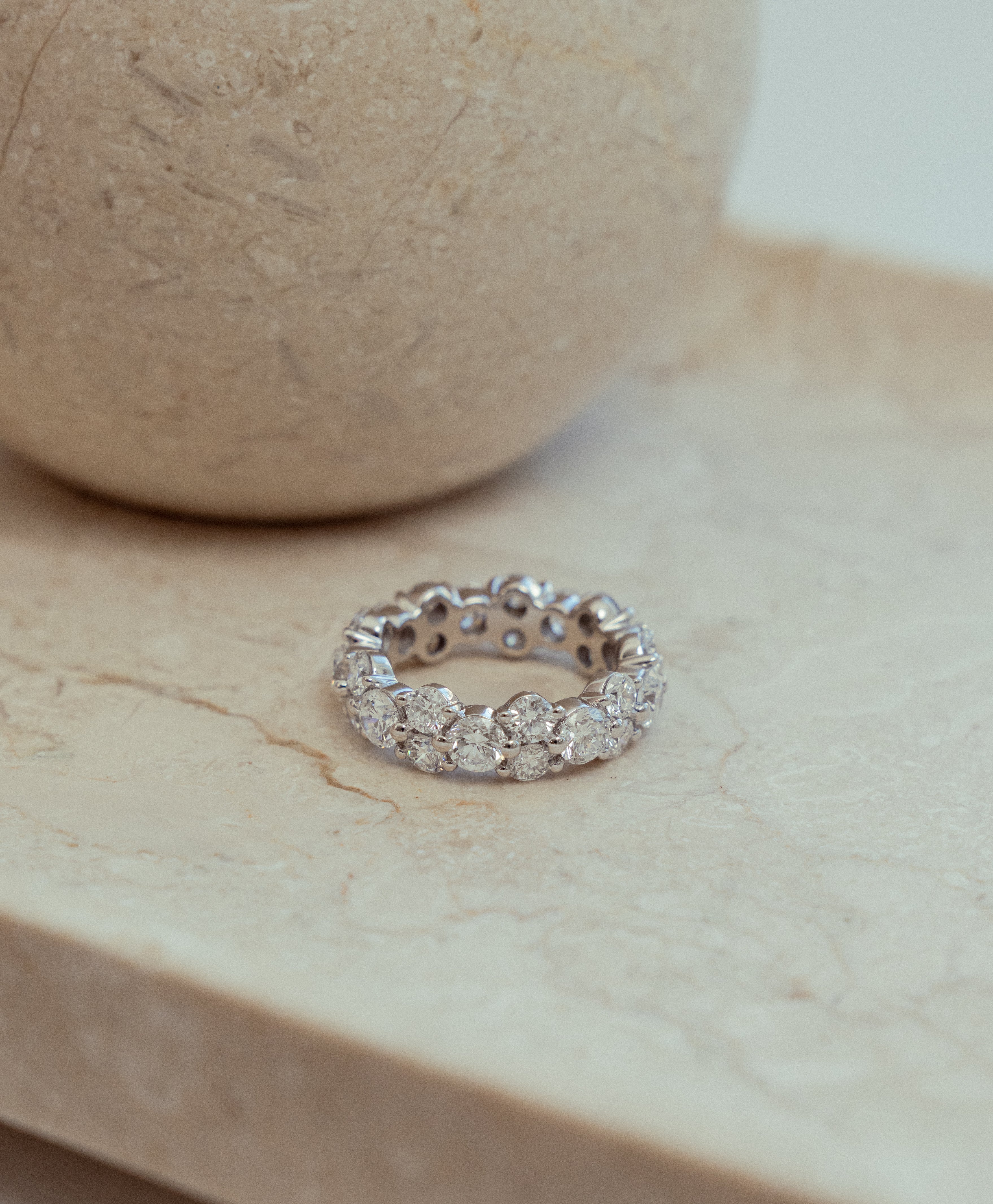 GRAND STATEMENTRING I 14K HVIDGULD MED DIAMANTER (5.4 CT), STR. 54