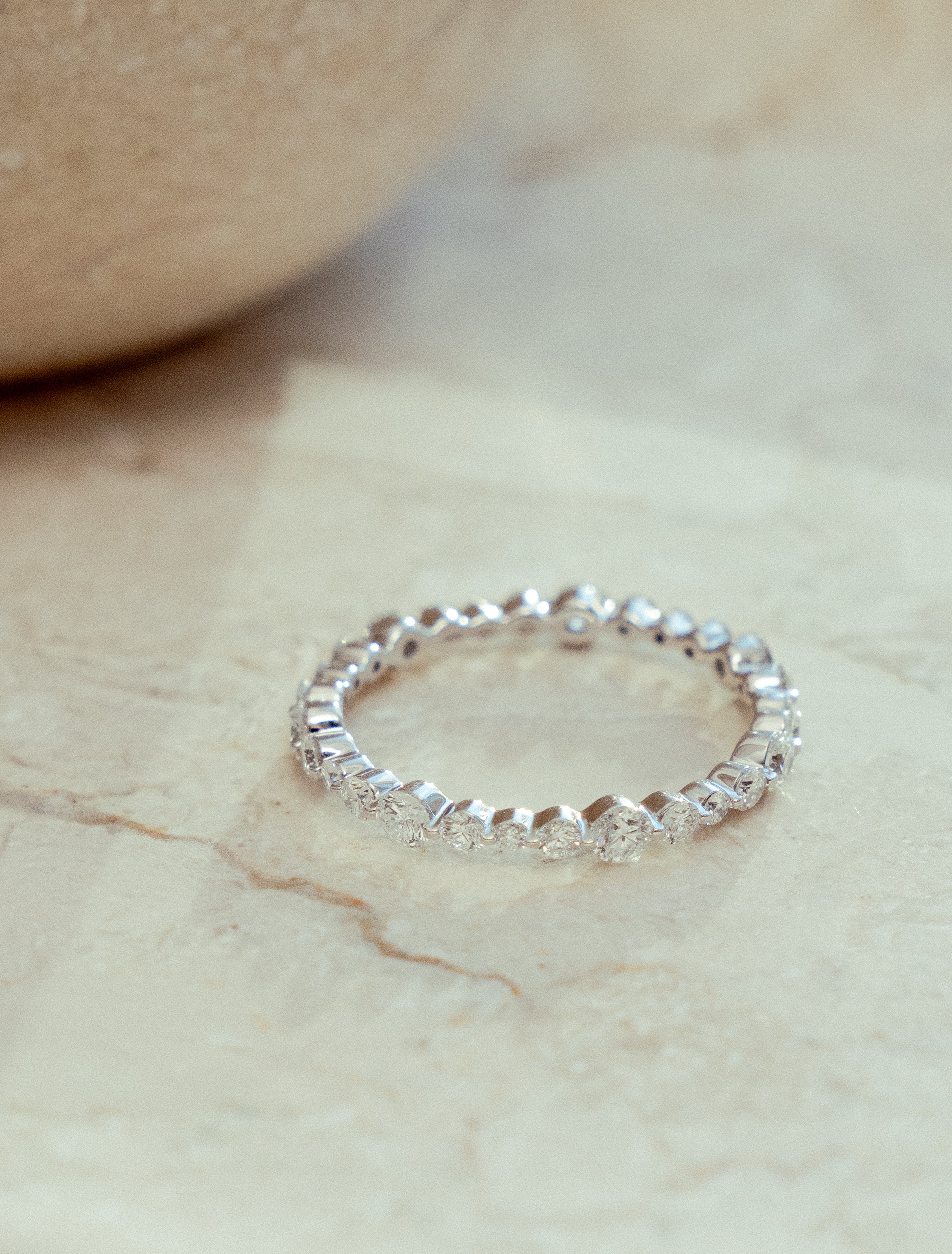 RÊVE ETERNITY RING I 14K GULD MED DIAMANTER (1 CT), STR. 54