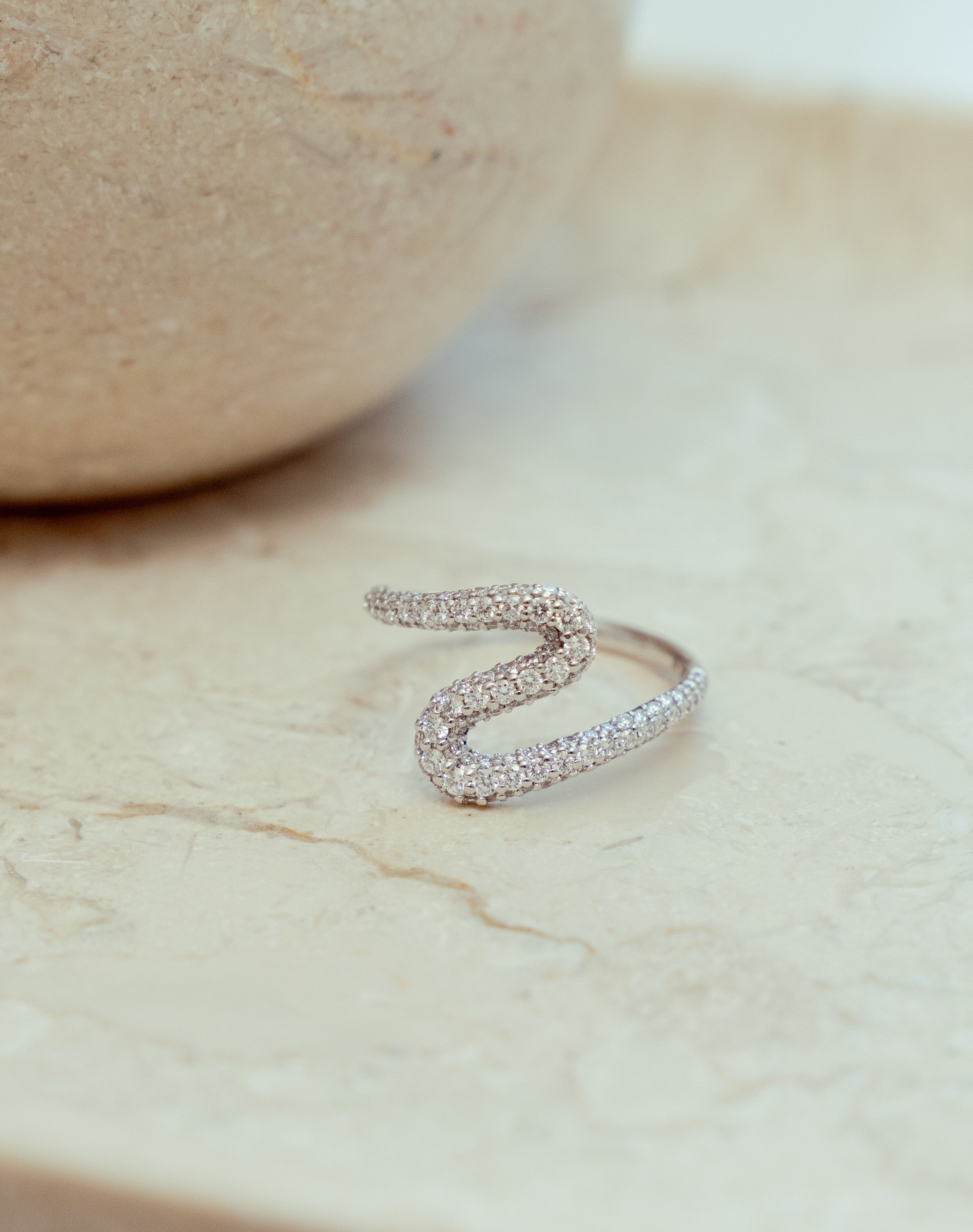 PAVÉRING I 14K HVIDGULD MED DIAMANTER (0.79 CT), STR. 54