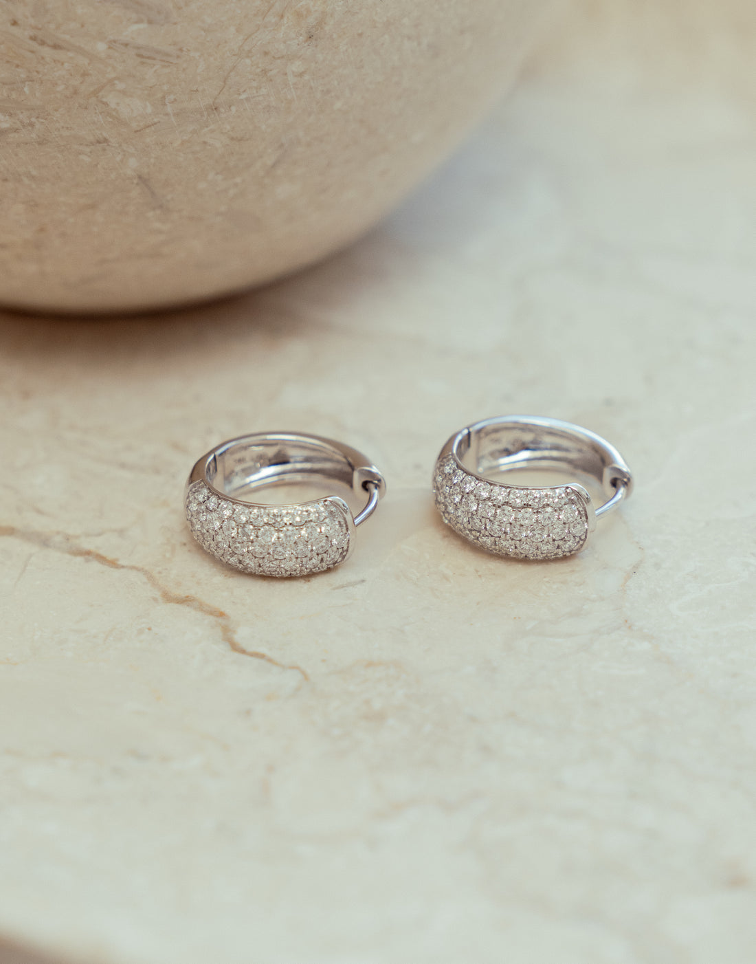 CREOLER I 14K HVIDGULD MED DIAMANTER (0.58 CT), 1.4 CM