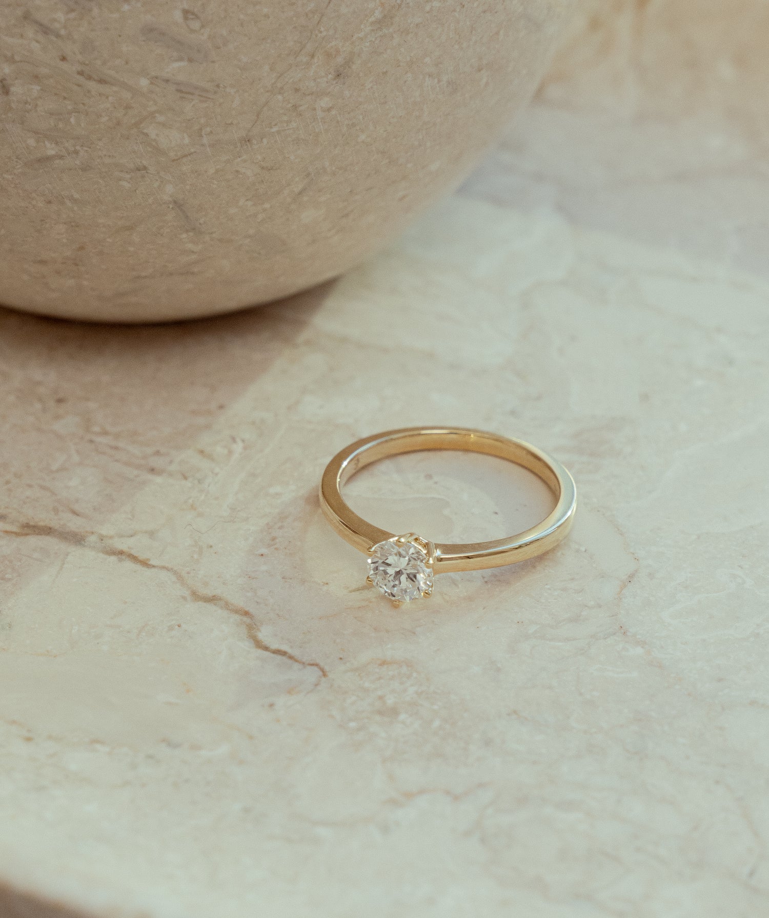 CACHÉ SOLITAIRERING I 14K GULD MED EN DIAMANT (0.53), STR. 54