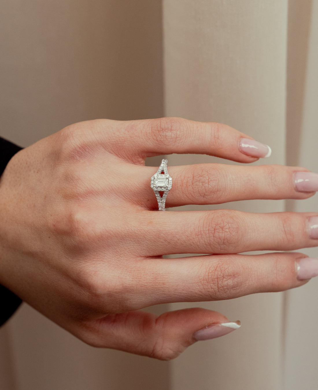 EMERALD PAVÉRING I 14K HVIDGULD MED DIAMANTER (1.0 CT), STR. 55