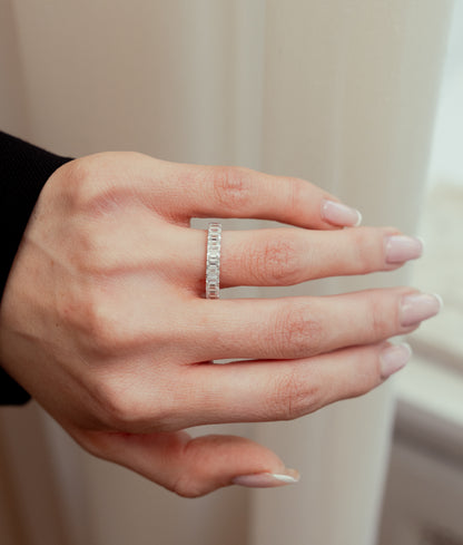 RECTANGLE ETERNITY RING I 14K HVIDGULD MED DIAMANTER (1.3), STR. 54