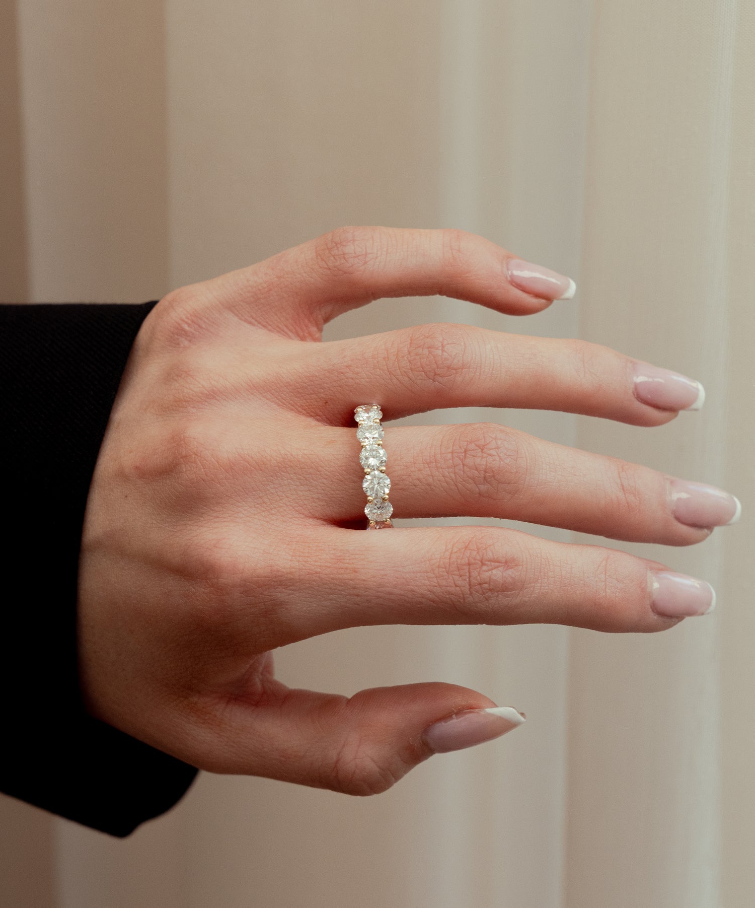 ALLIANCERING I 14K HVIDGULD MED DIAMANTER (6.6 CT), STR. 53