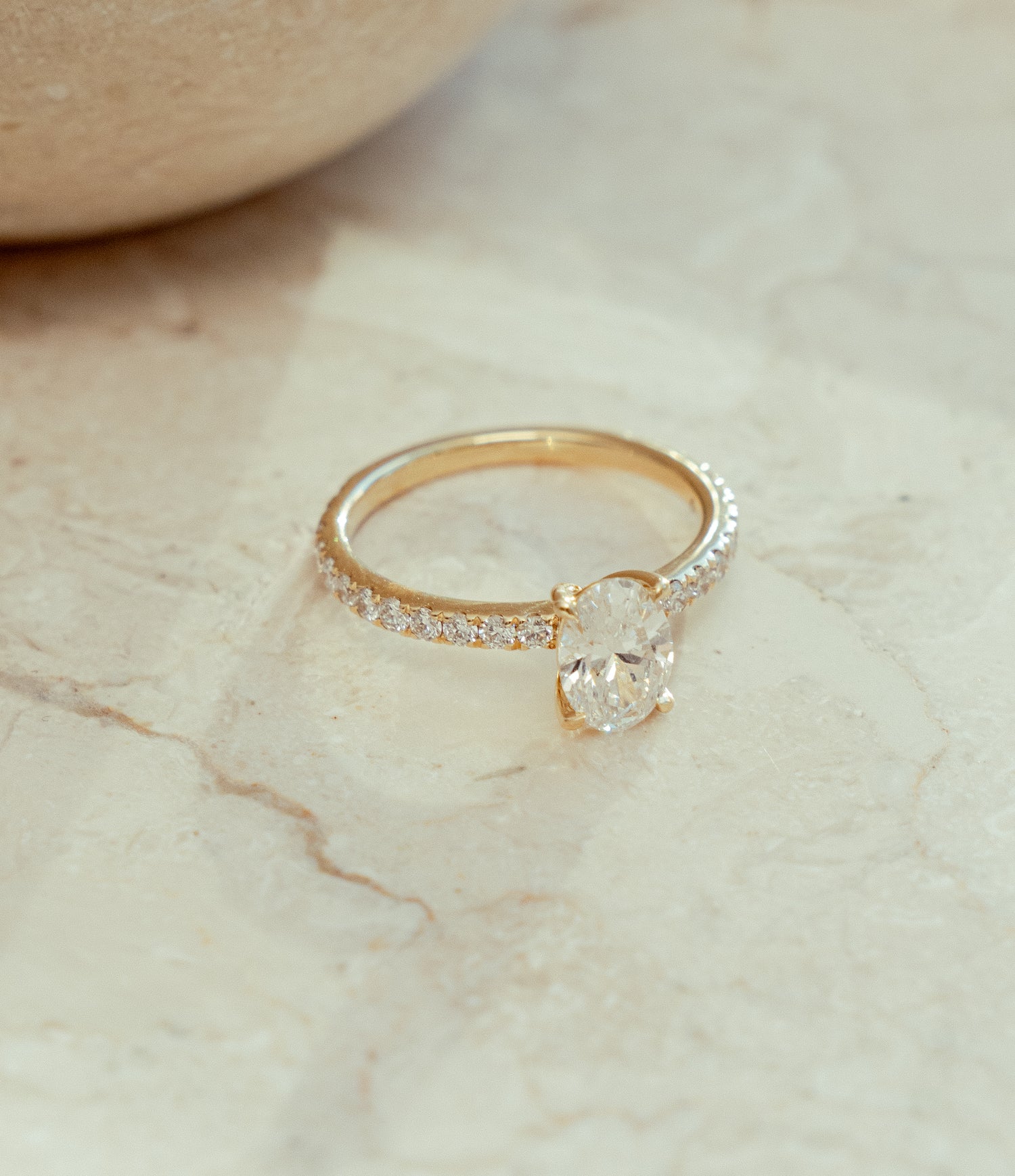 OVAL PAVÉRING I 14K GULD MED DIAMANTER (1.6 CT), STR. 54