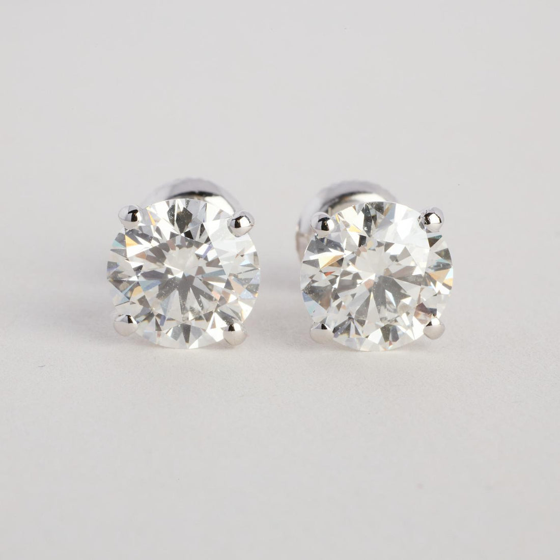 SOLITAIRE ØRESTIKKER I 14K HVIDGULD MED DIAMANT (3.72 CT), 1 CM