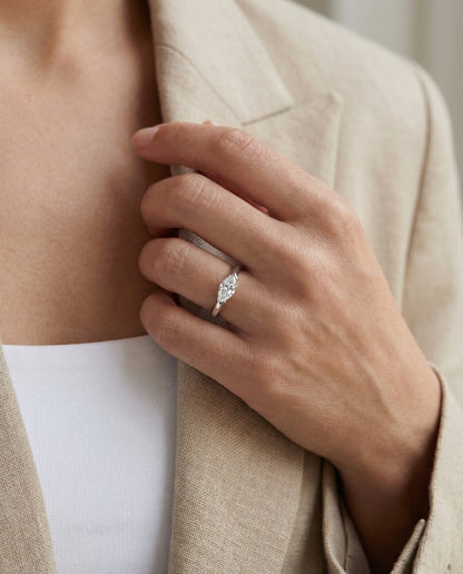 OVAL SOLITAIRE RING